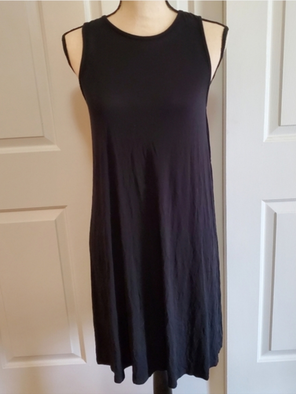 Mossimo Black Flowy Summer Dress with Open Back Size Medium